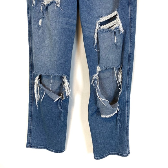 Hollister | Ultra High Rise Vintage Straight Distressed Jeans Size 3 / 26 - Picture 4 of 10